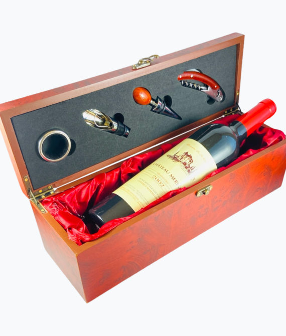 Drevený box na víno s príslušenstvom