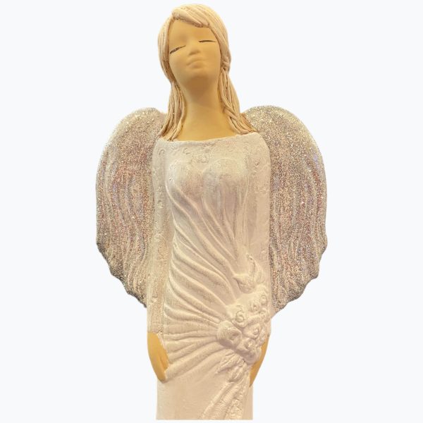 Anjel biely so striebornými krídlami